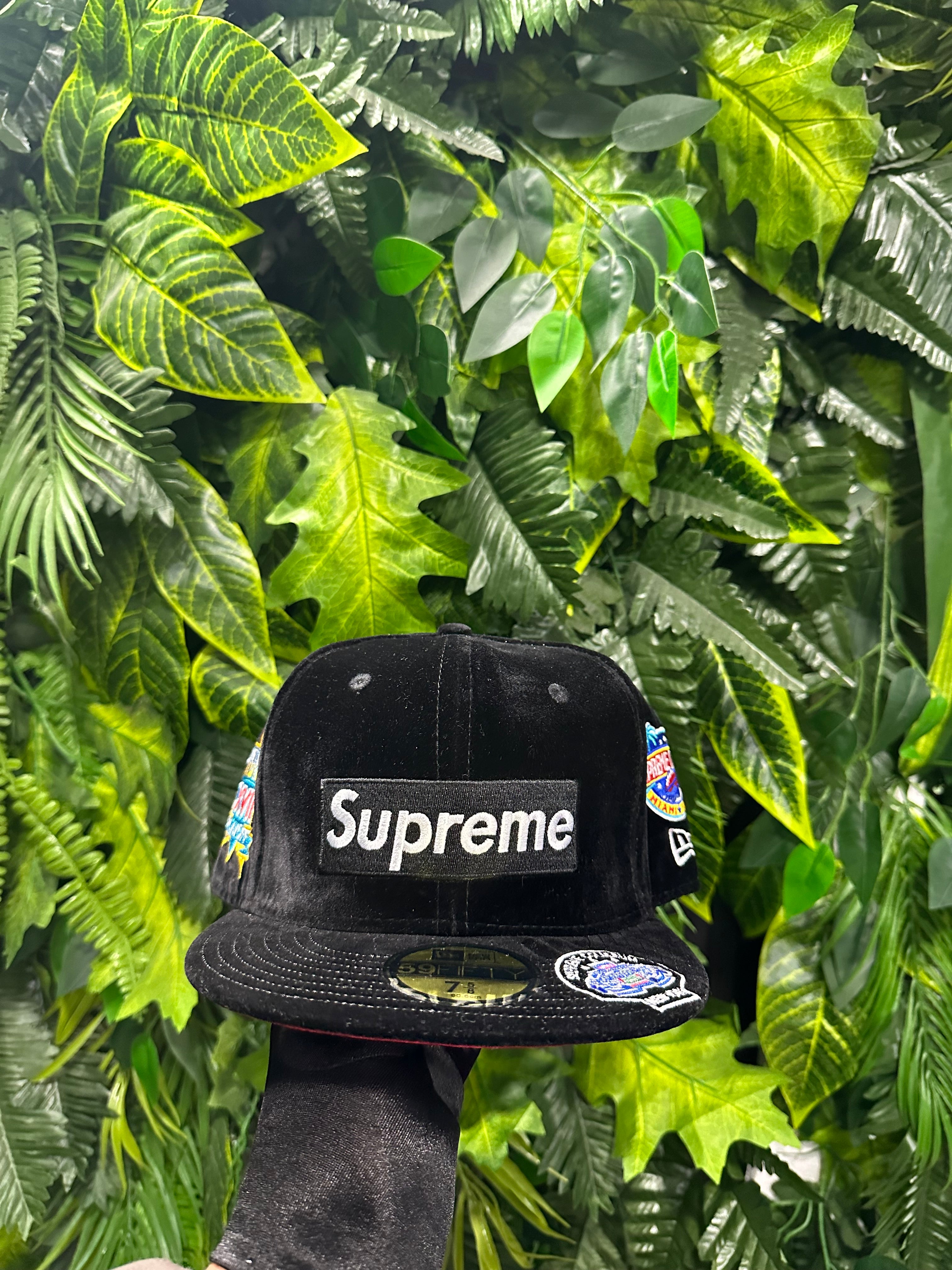 Cappello Velluto Supreme ChampionShips