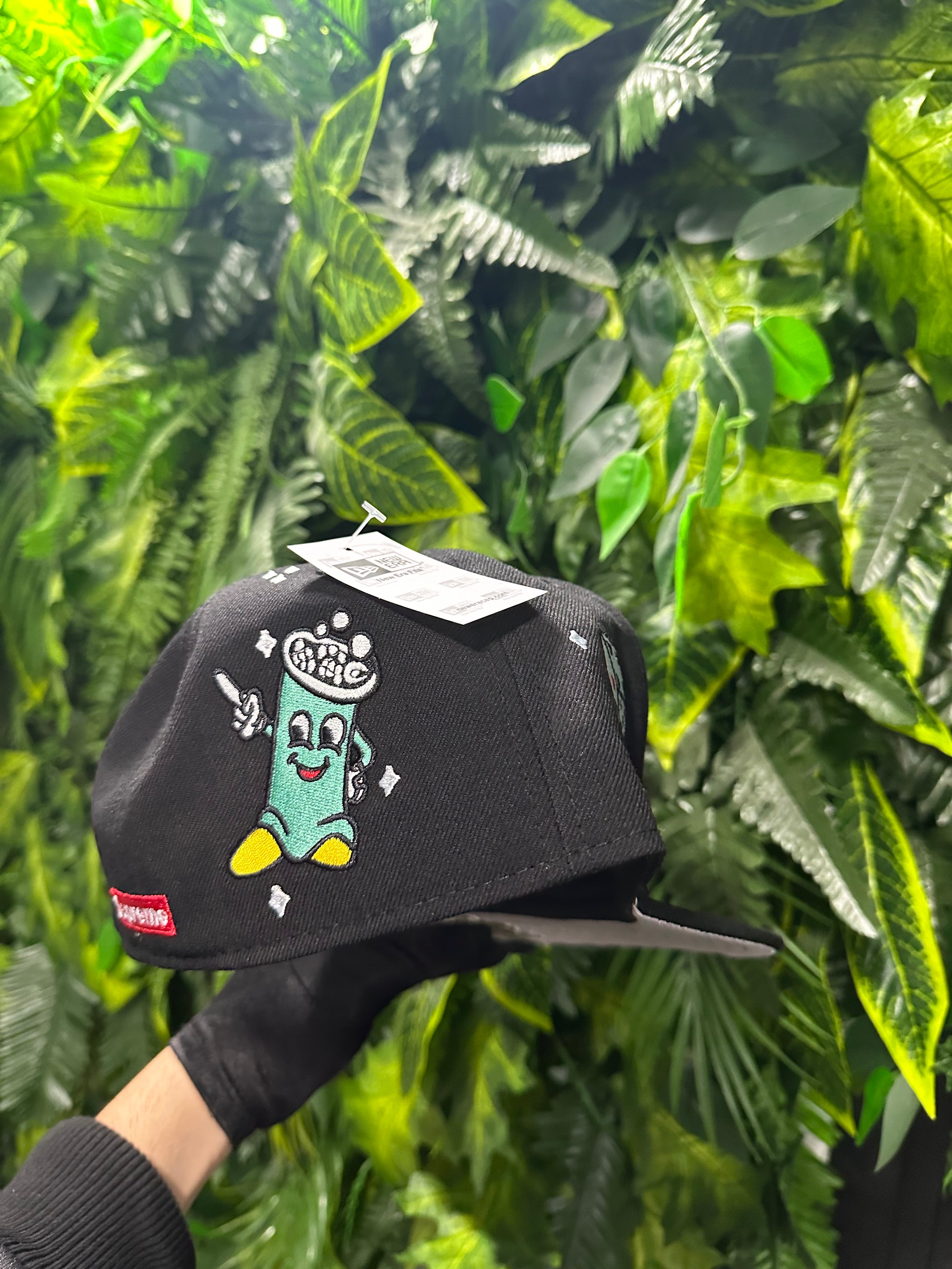 Cappello Supreme Characters Logo Black