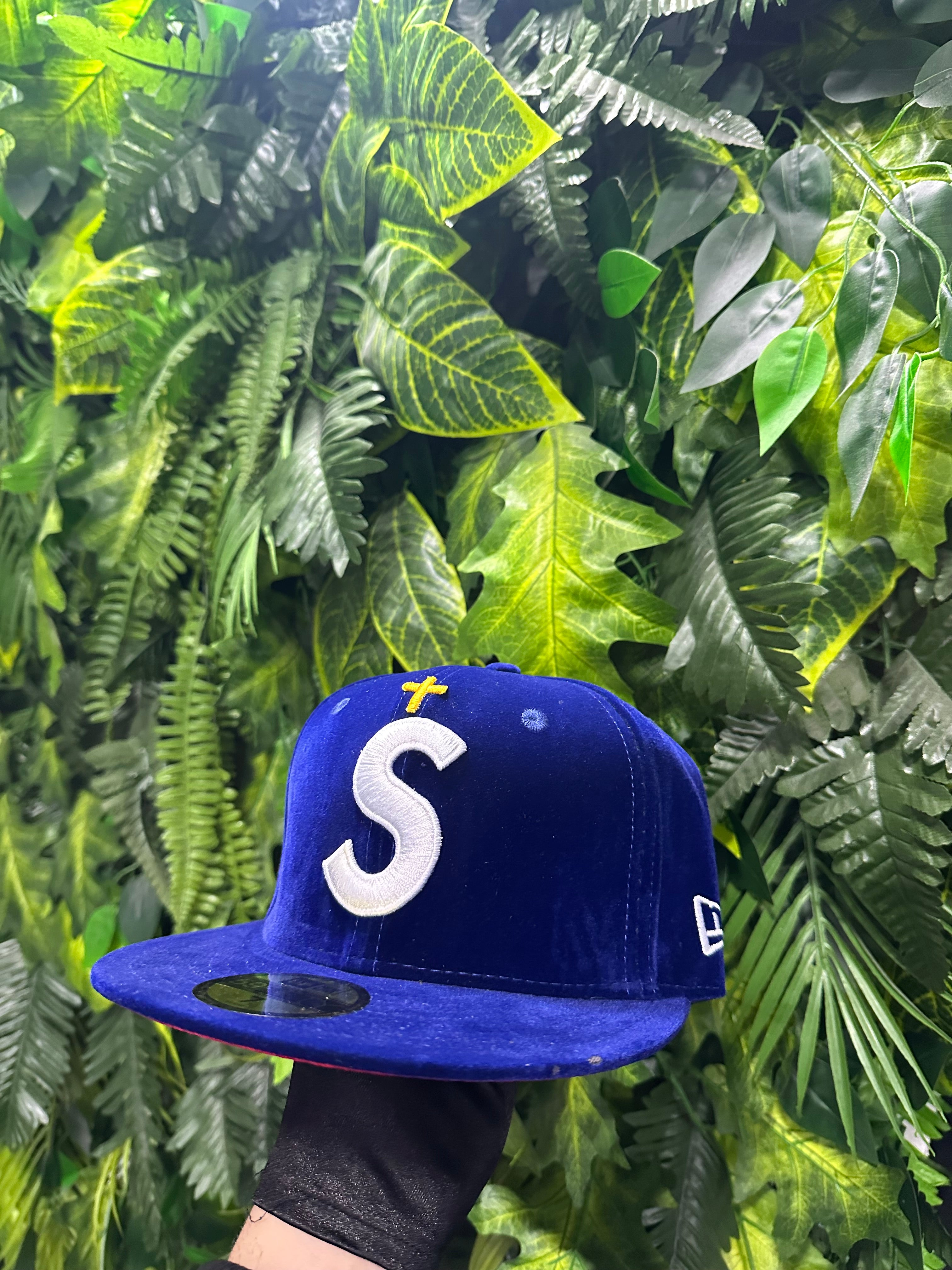 Cappello Supreme Velluto Jesus Croce Blu