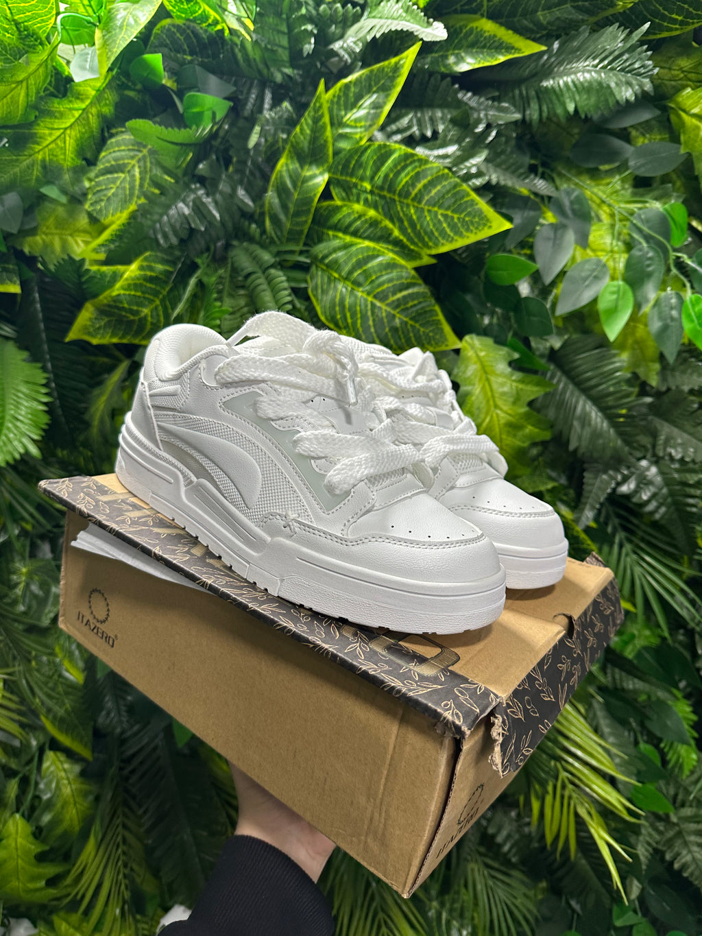 SNKRS SAVIOR WHITE