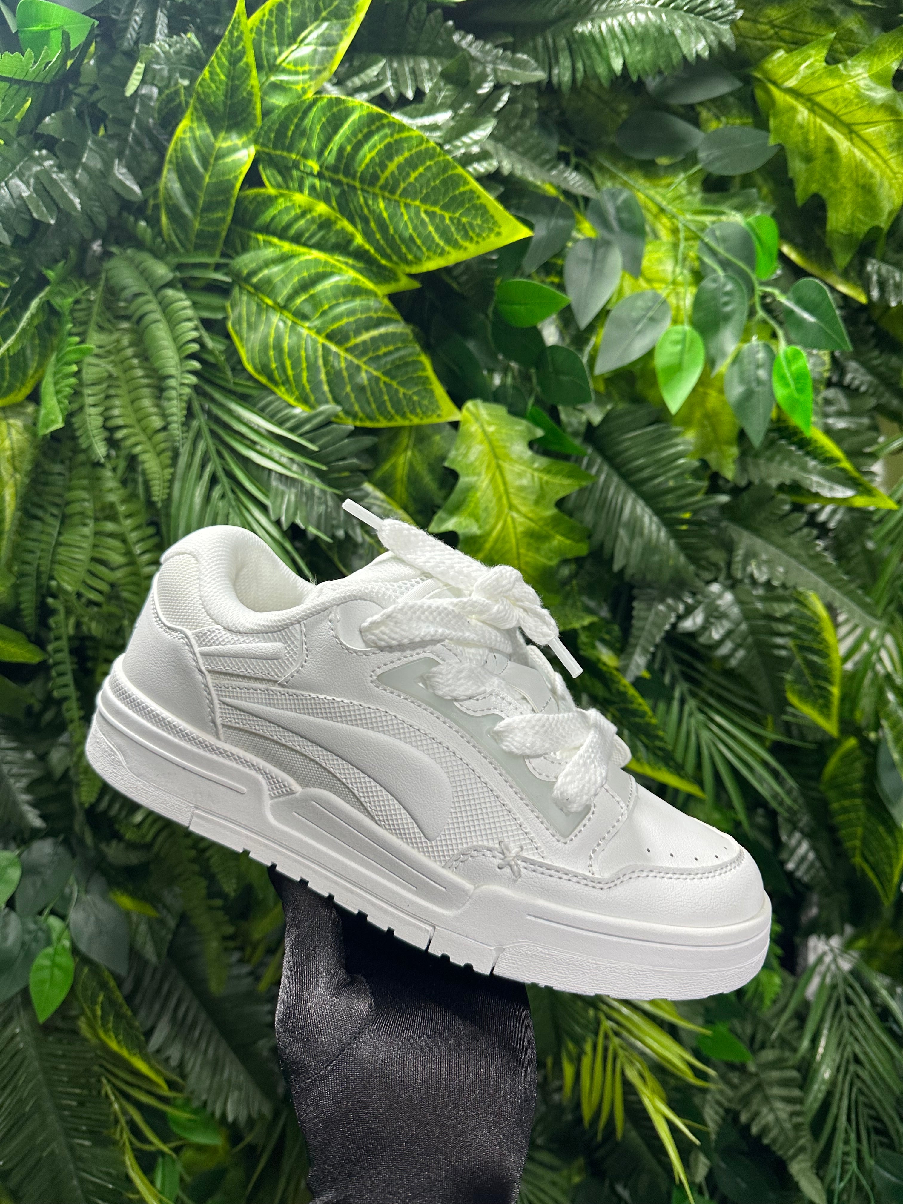 SNKRS SAVIOR WHITE