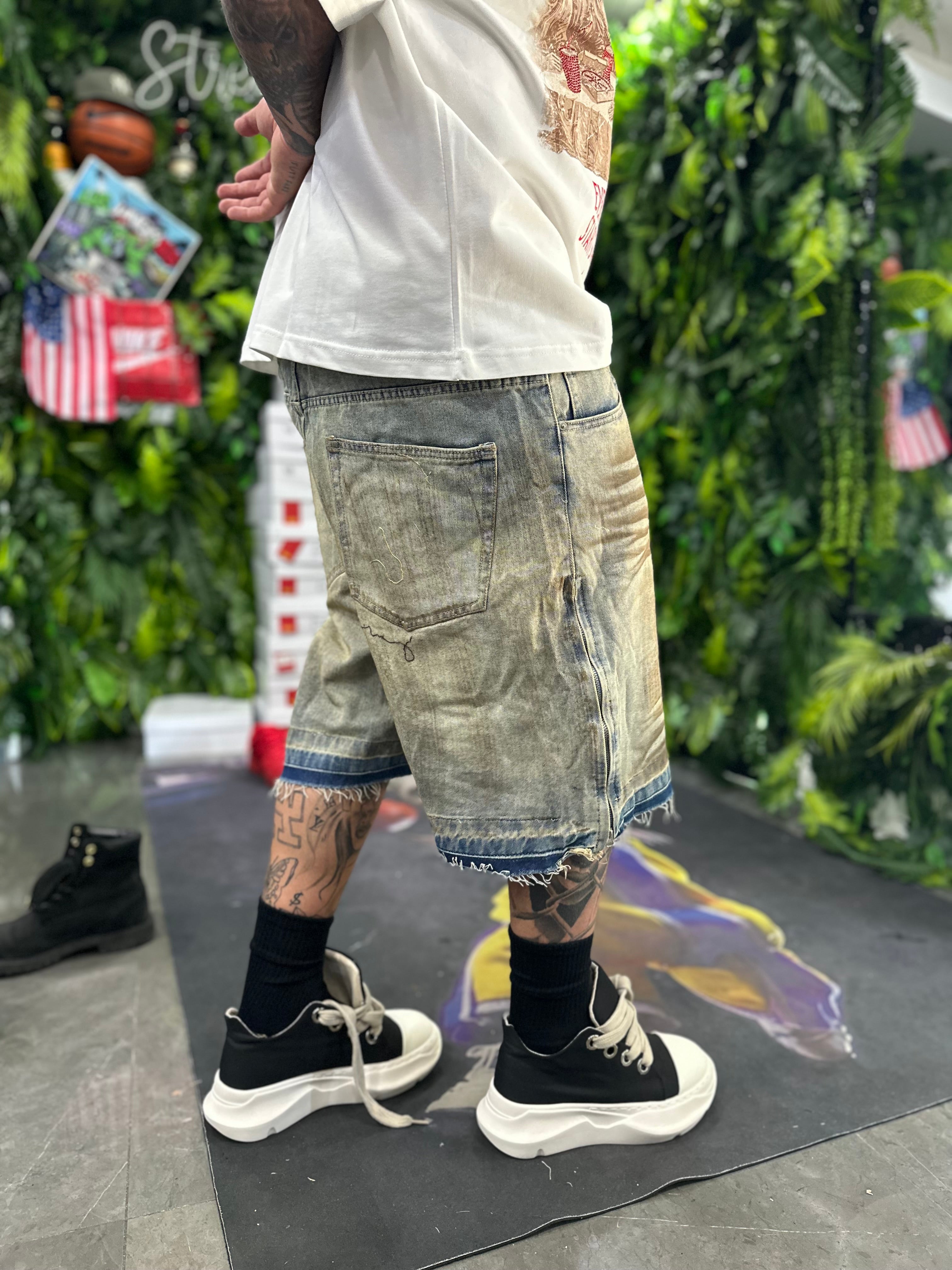 Bermuda Jesus Zip P&P580