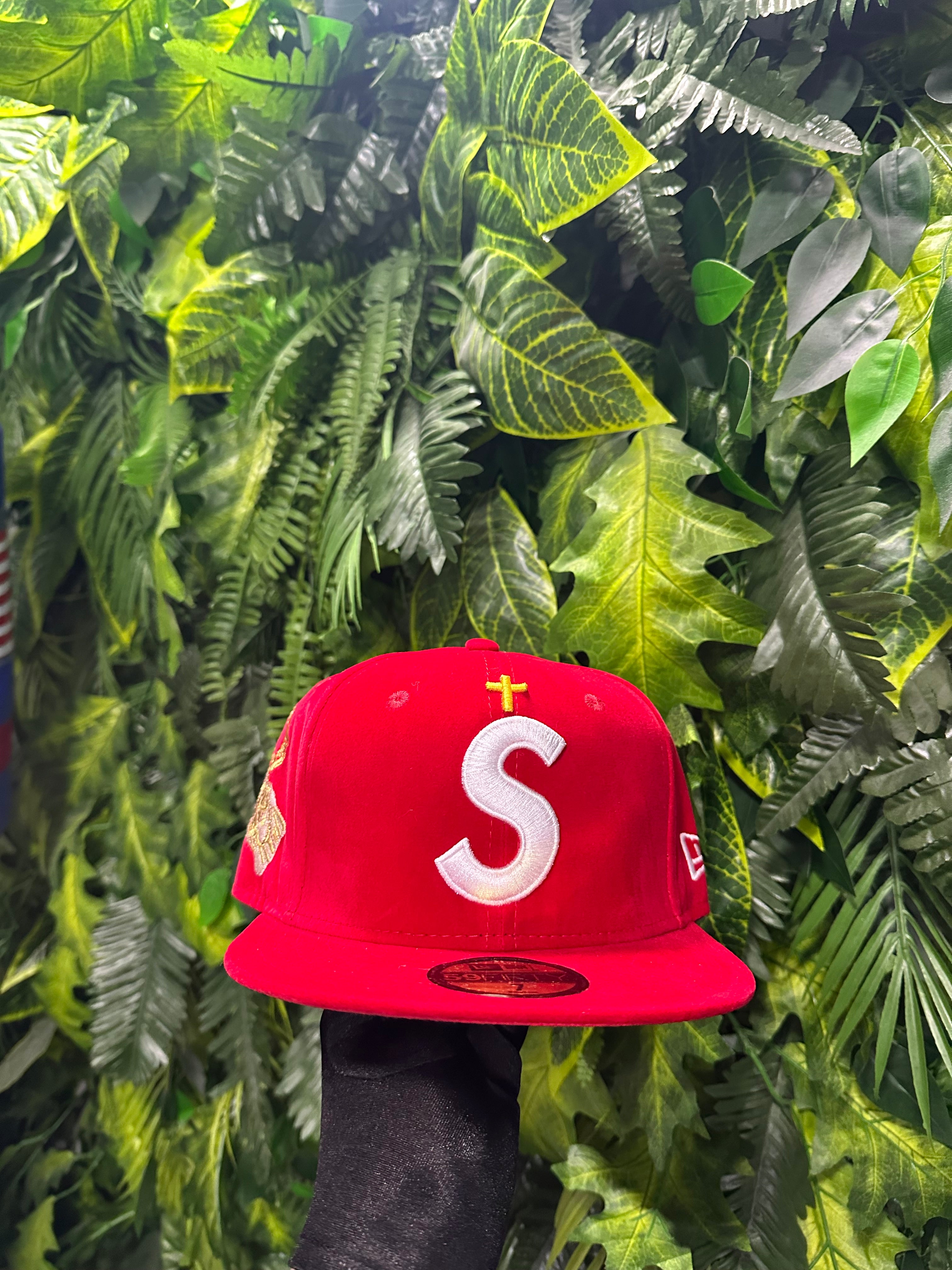 Cappelo Supreme Velluto Jesus Croce Red