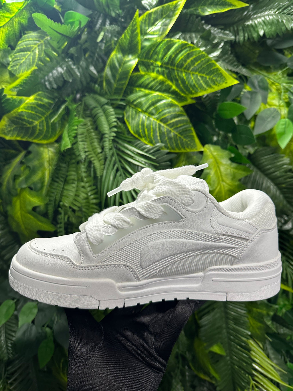 SNKRS SAVIOR WHITE